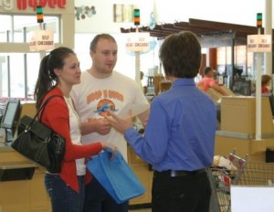 Joan Ruskamp and HyVee shoppers talk food